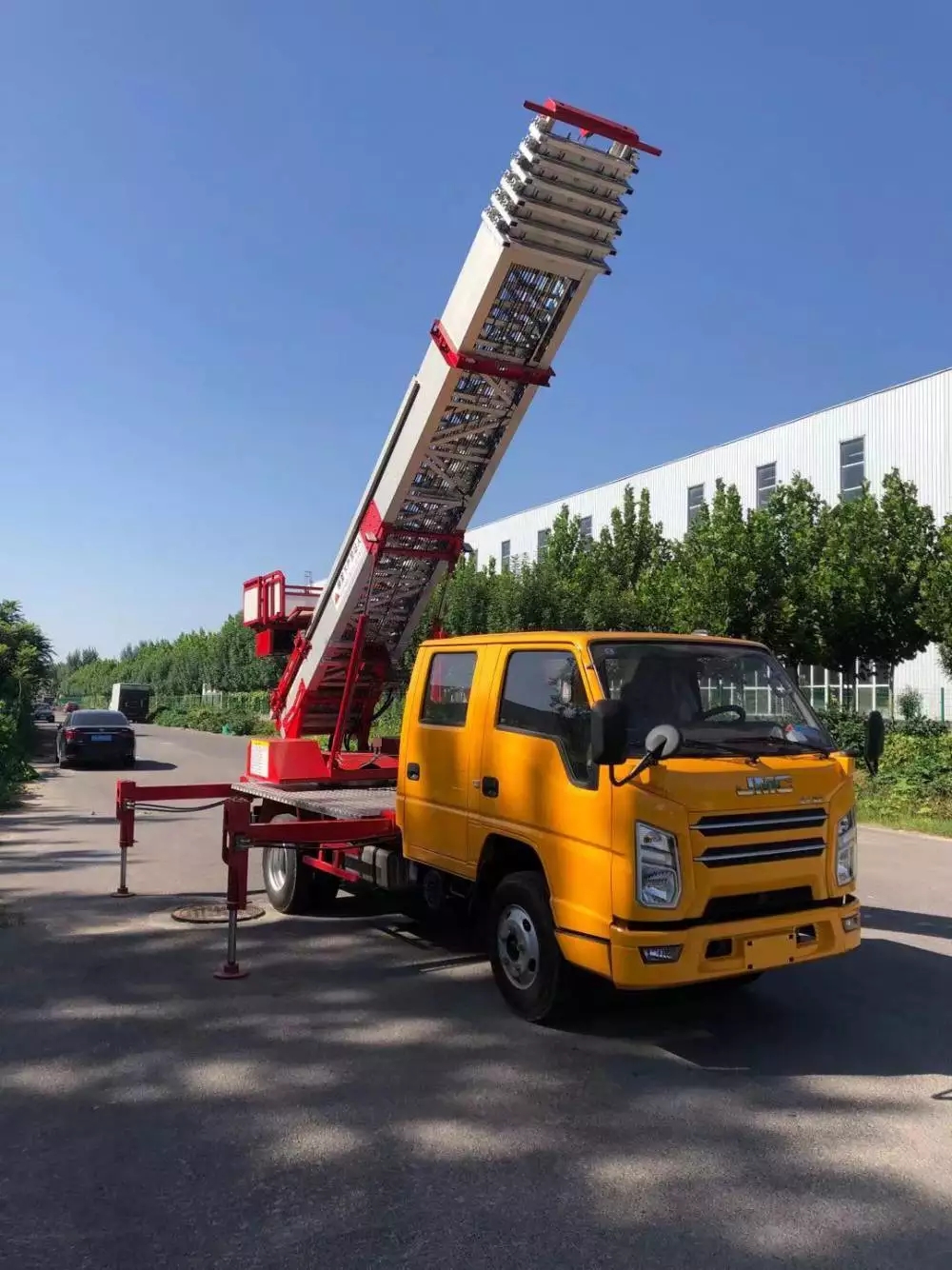 汶川附近的云梯车出租服务：轻松解决高空作业需求