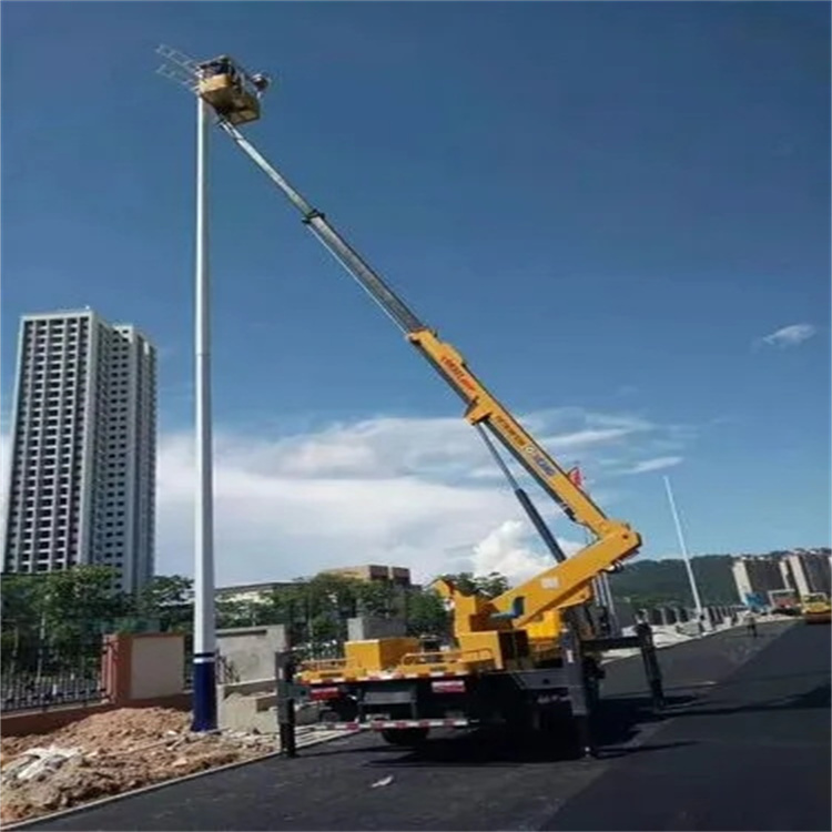 汶川维修路灯的曲臂升降车出租