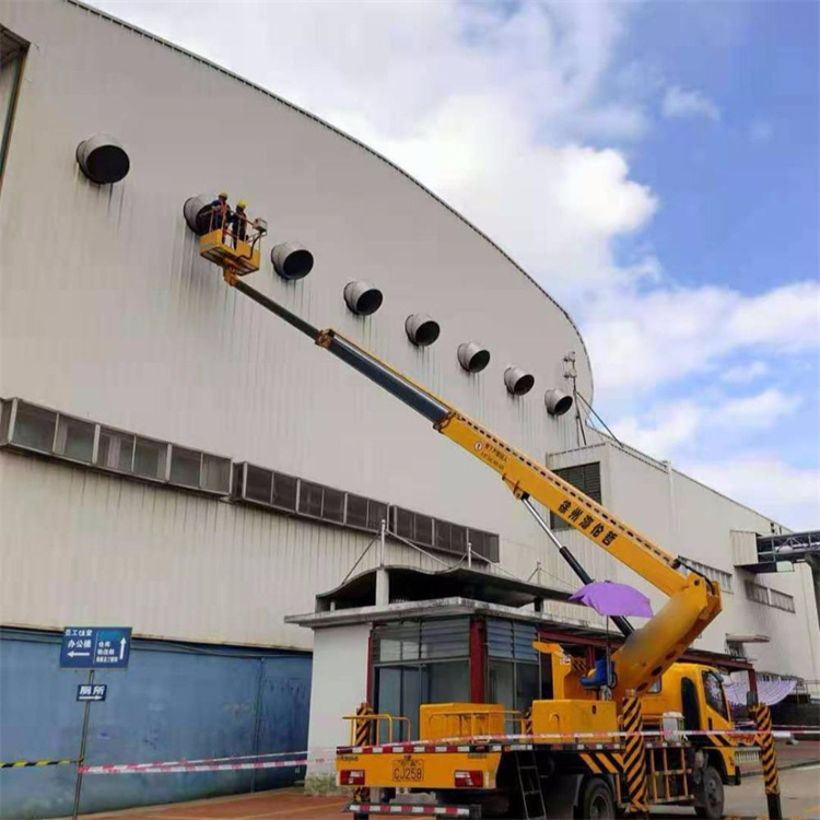 汶川高空作业车出租服务：专业广告牌安装解决方案