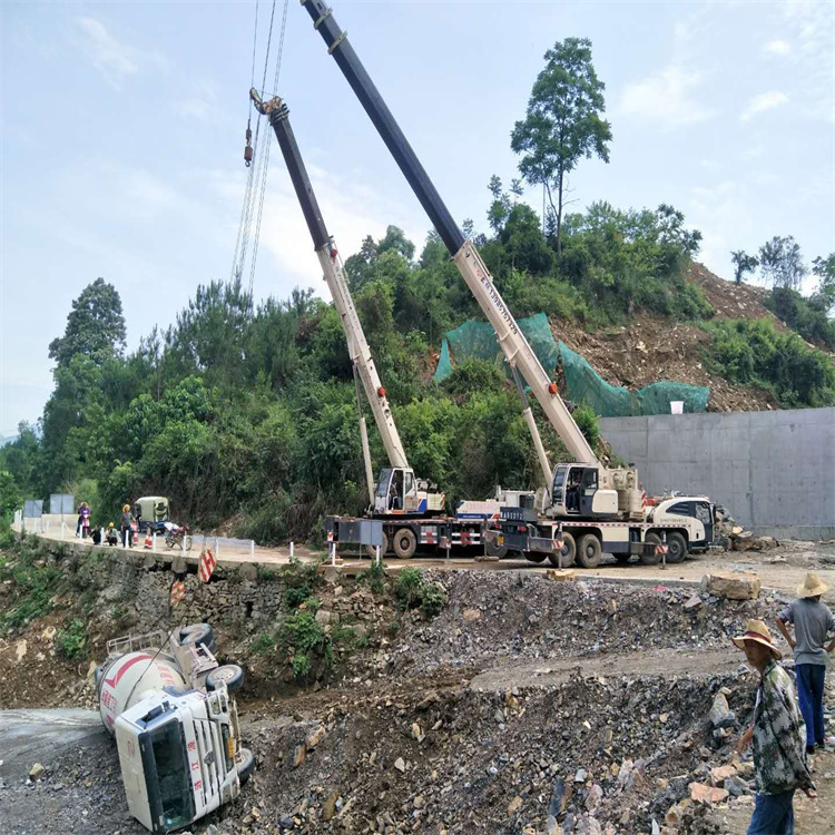 汶川汽车掉沟里叫吊车救援要多少钱