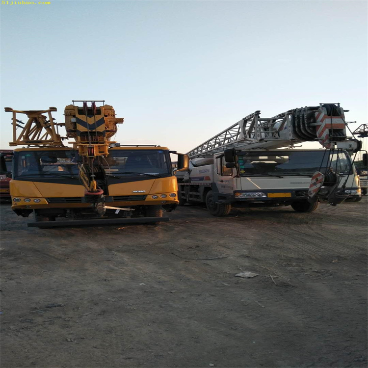 汶川吊车吊挖机正确办法